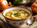 Луковый суп, который не горчит: как одна хитрость с ножом изменила всё