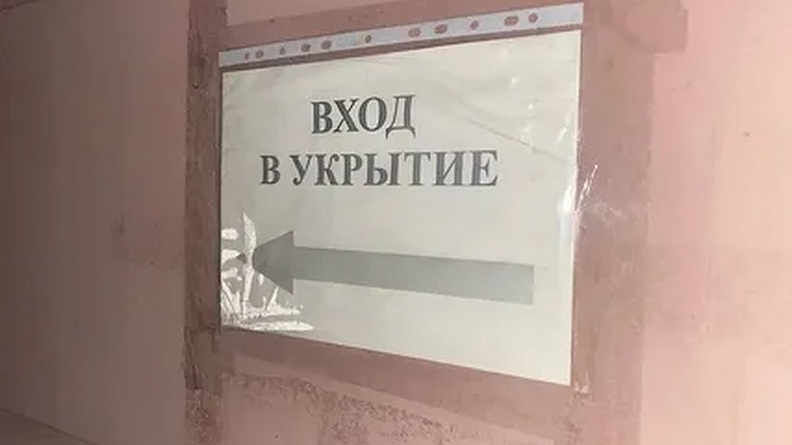 Главная картинка новости: Родители новороссийских школьников бьют тревогу из-за состояния защитного укрытия