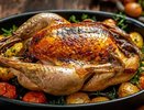Достаю курицу из духовки, и гости не верят своим глазам: секрет в обычном фрукте, который есть на каждой кухне