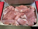 Секрет мягкого мяса: перед готовкой сбрызните его этим напитком — результат вас удивит