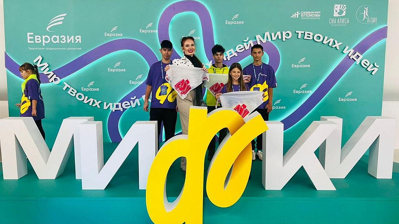 Главная картинка новости: Ученики новороссийской арт-школы «Гамма» выступили на международном форуме в Москве