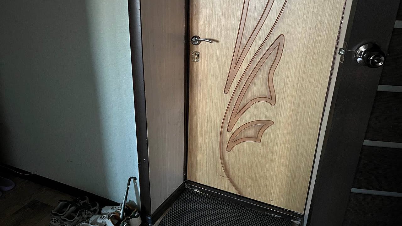 Главная картинка новости: Эта частая привычка при выходе из дома выдает недалеких людей: низкий интеллект налицо