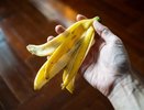 Банановая кожура и соль: гениальный лайфхак для осеннего сада, который удивил даже бывалых дачников