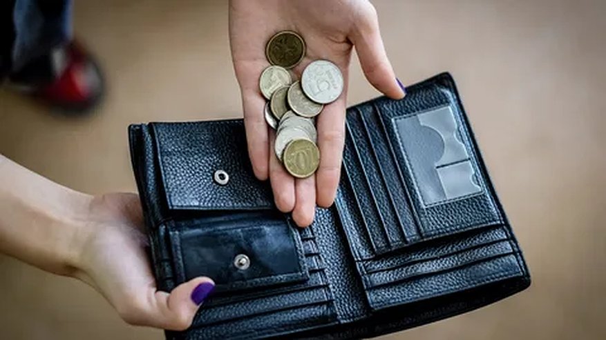Главная картинка новости: Россияне массово попадают в новую "пирамиду" и теряют деньги: предлагают выиграть в лотерее