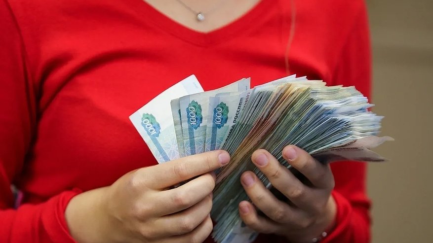 Главная картинка новости: Жительница Новороссийска выманила 3 млн рублей у приятеля, пообещав ему многомиллионное наследство