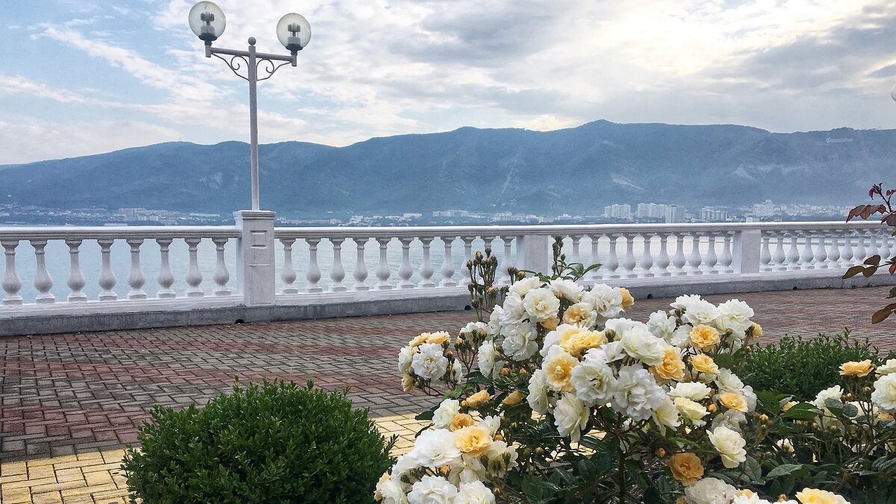 Главная картинка новости: Отдых в бархатный сезон на Кубани подорожал на 8%: Геленджик бьет рекорды, а Анапа пустеет