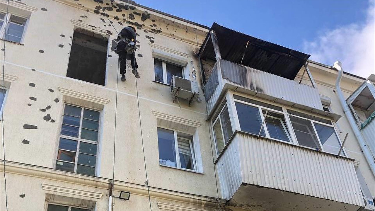 Главная картинка новости: После атаки дронов: свыше 100 семей в Новороссийске получили финансовую поддержку