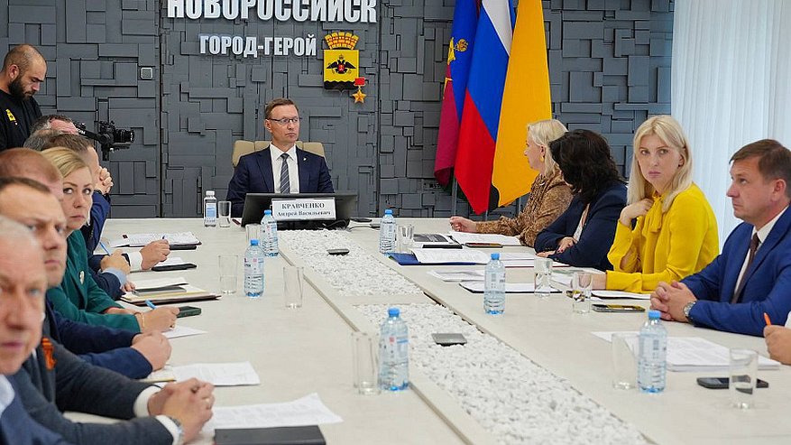 Главная картинка новости: «Категорически неприемлемо»: на совещании в Новороссийске глава города устроил разнос чиновникам за срывы поручений