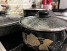 Производители чистящих средств в ярости. Бабушкин метод с клеем заставляет кастрюли сиять лучше дорогой химии