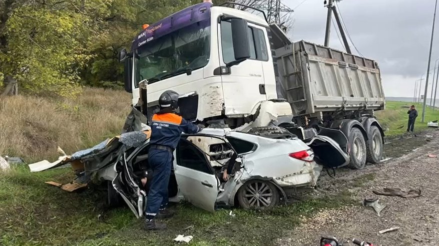 Главная картинка новости: Четыре жизни за день: на трассе под Новороссийском произошли два смертельных ДТП из-за дождя и скорости