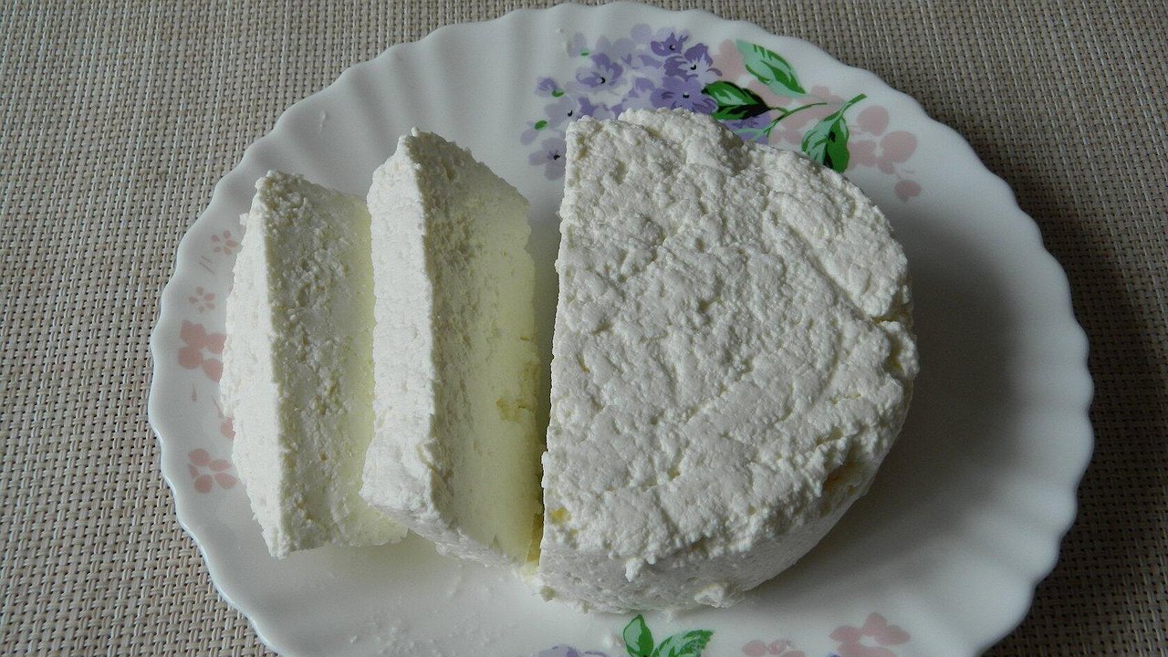 Главная картинка новости: Как сделать сыр "Филадельфия" дома: простой рецепт из ряженки и сметаны