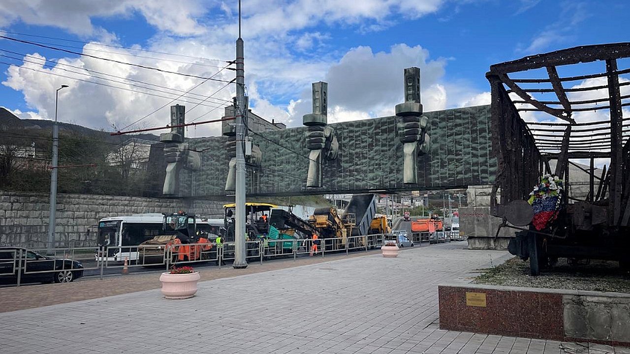 Главная картинка новости: На участке трассы М-4 "Дон" в Новороссийске начался плановый ремонт