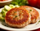 Фарш для сочных котлет не солят в начале, а в конце. Почему это меняет все