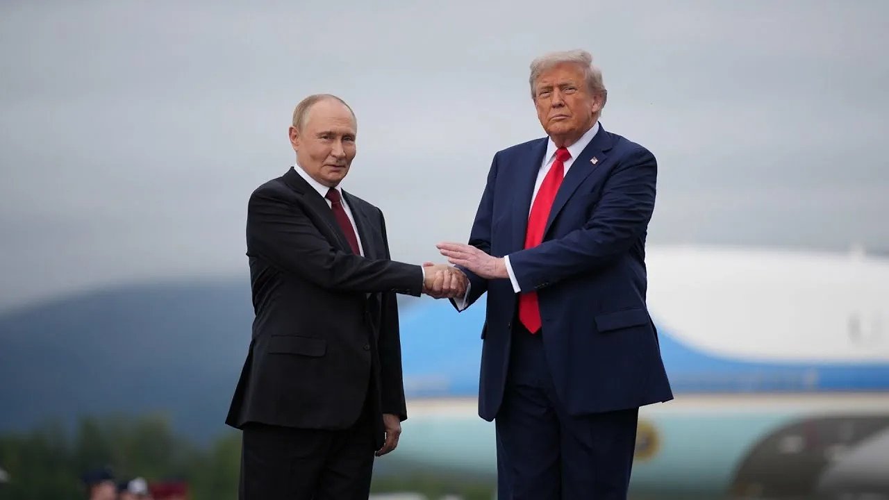 Главная картинка новости: Путин и Трамп договорились о встрече в Будапеште для переговоров по Украине