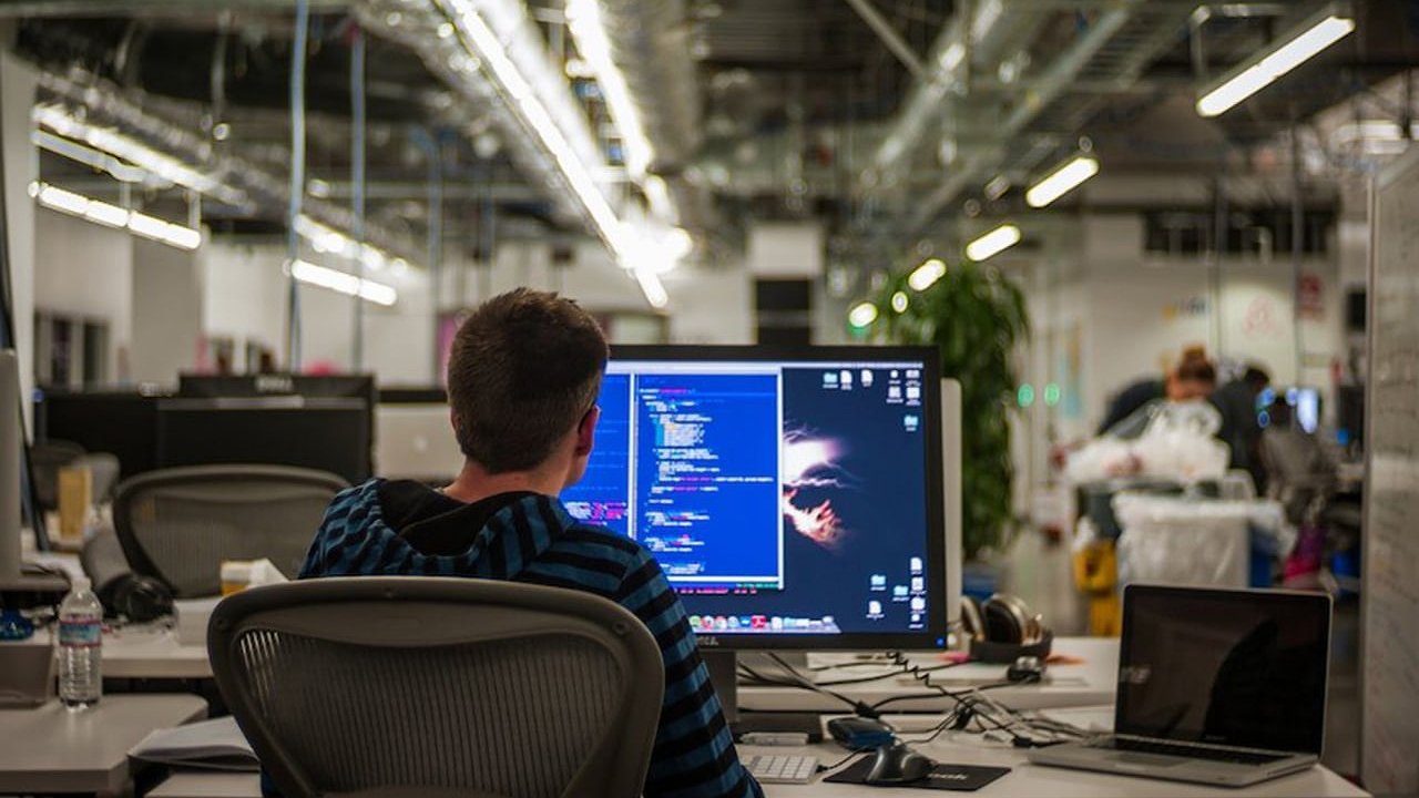 Главная картинка новости: Успеть до 22 октября: в Краснодарском крае начался прием заявок на субсидии для IT-сектора