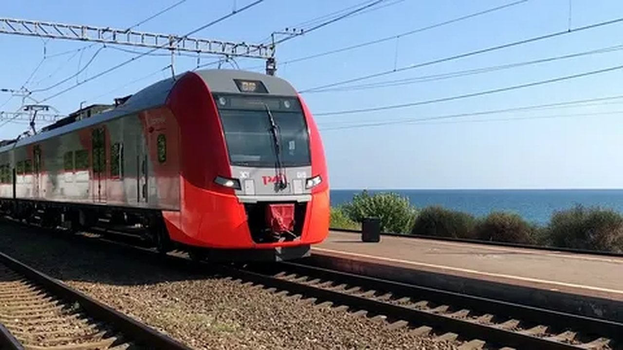 Главная картинка новости: На Черноморском побережье временно отменят 26 электричек из-за ремонта путей