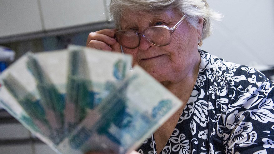 Главная картинка новости: Деньги придут раньше: новороссийцев ждут авансовые выплаты пенсий и пособий в ноябре