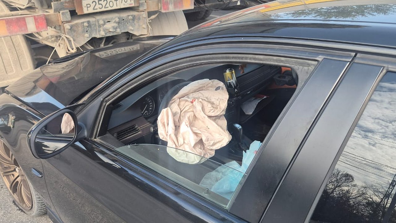 Главная картинка новости: Смертельное ДТП в Новороссийске: BMW поднырнул под КамАЗ на трассе «Новороссийск-Керчь»