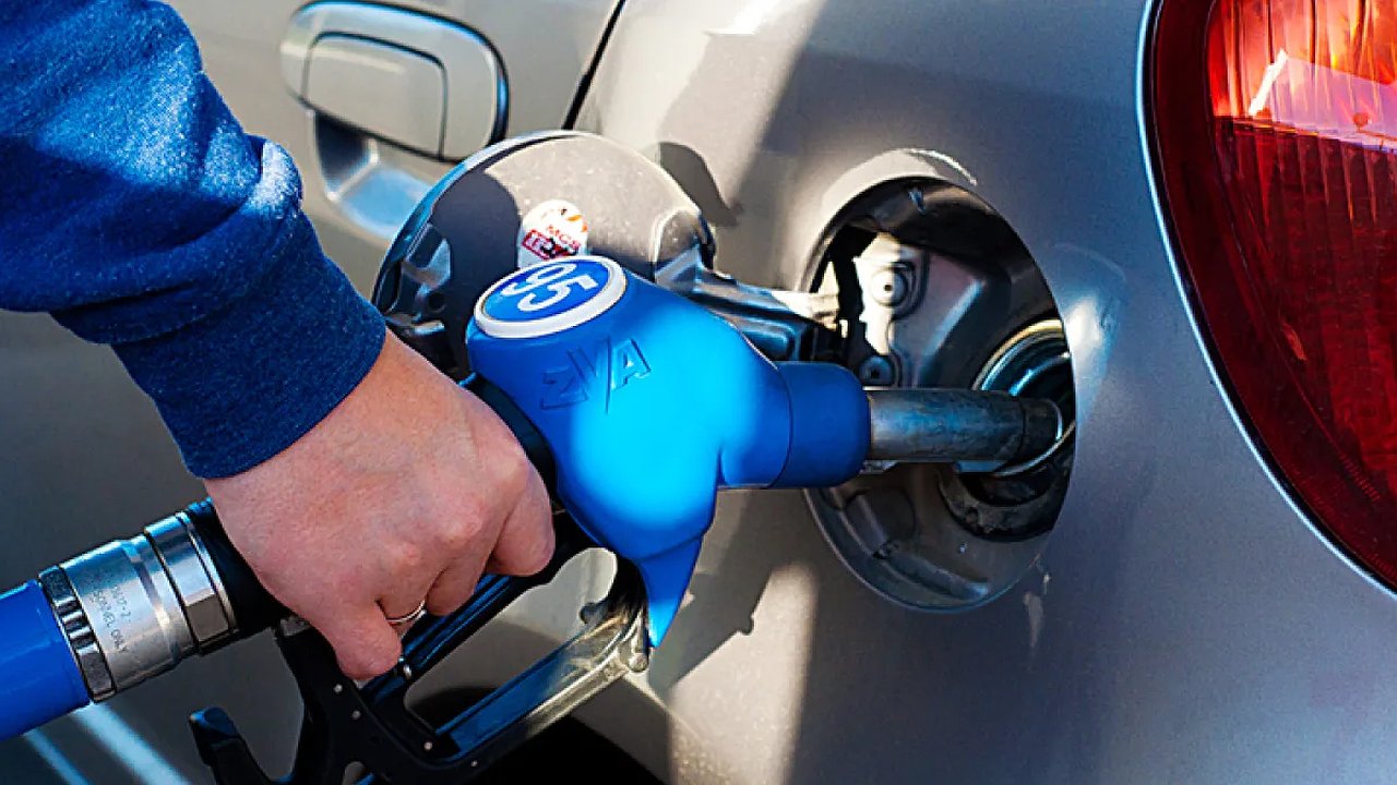 Главная картинка новости: Бензин в Краснодарском крае подорожает с 1 ноября: новые цены на АИ-92 и АИ-95