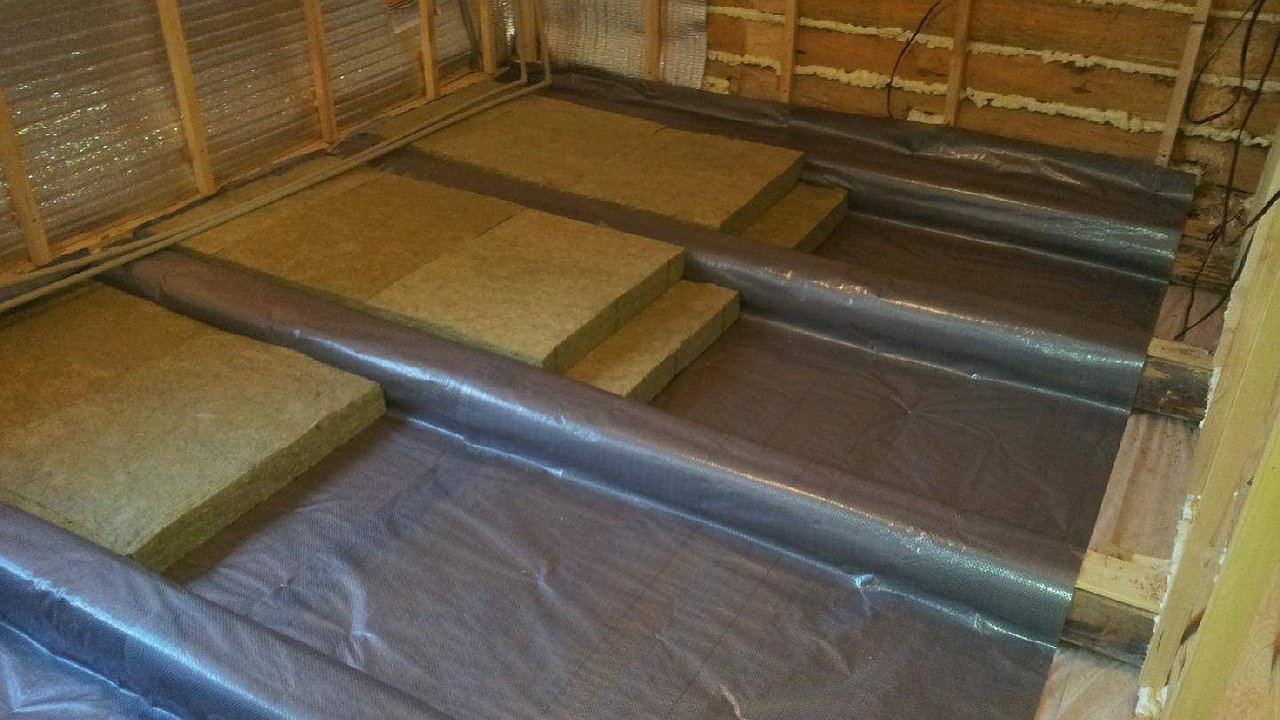 Главная картинка новости: Утеплить подпол за пару часов и забыть о холодном полу: простой способ без минваты и пенопласта