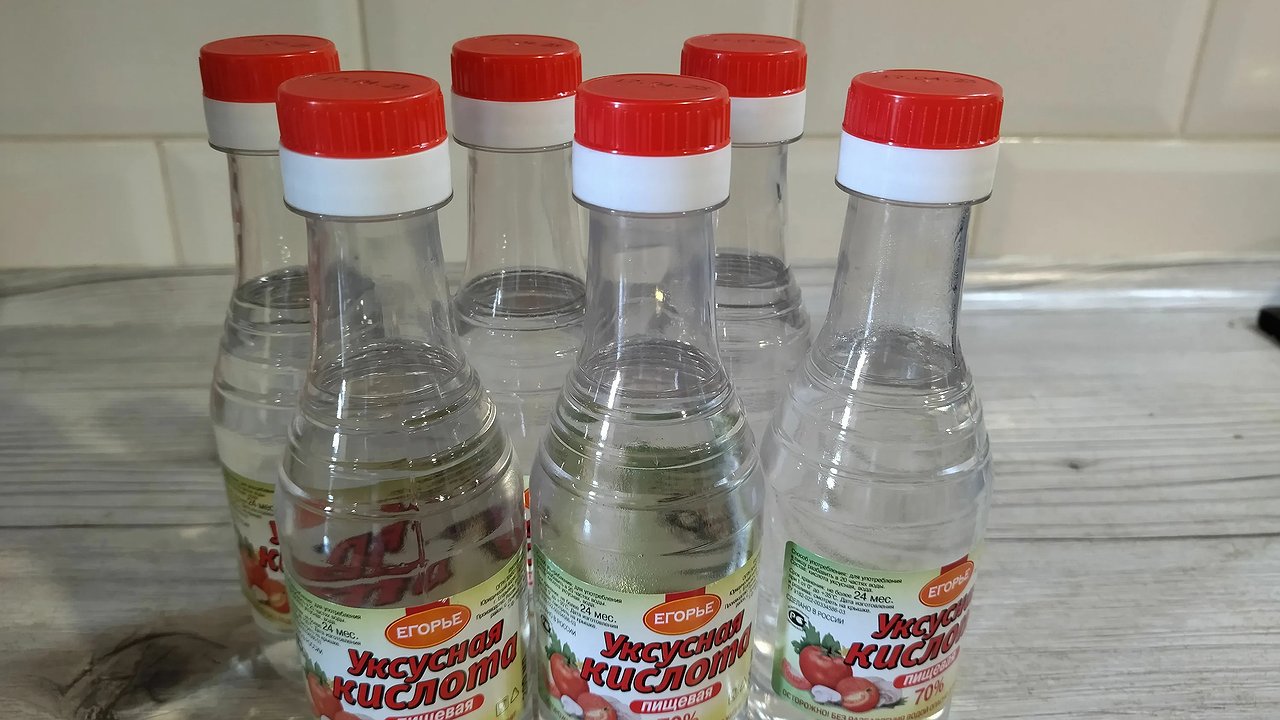 Главная картинка новости: Первый снег — сигнал купить 3 литра уксуса: старый деревенский способ, который избавит от мышей до весны