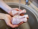 Секрет чистого мяса: сотрудница птицефабрики раскрыла три шага для домашней обработки курицы