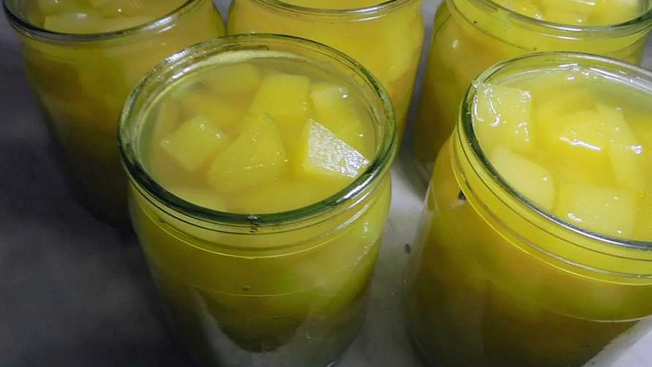 Главная картинка новости: Гениальное превращение: как обычные кабачки становятся изысканным десертом «Ананасы» на зиму