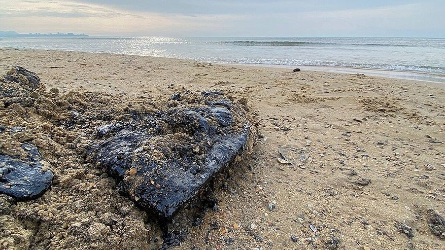 Главная картинка новости: Новая угроза Черному морю: 900 тонн мазута на подступах к Анапе. Повторится ли экологический кошмар для Новороссийска