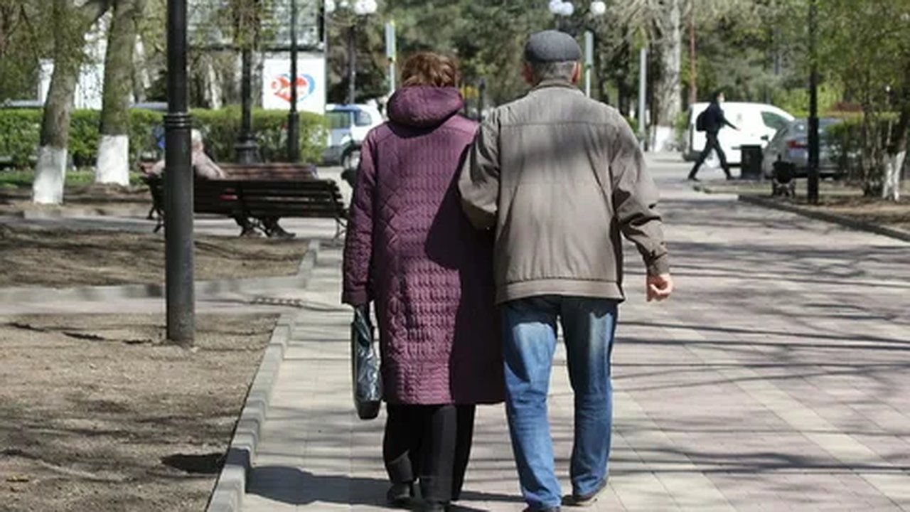 Главная картинка новости: Новороссийским пенсионерам выплатят ноябрьские пенсии досрочно: подробности графика и прибавок