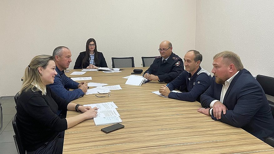 Главная картинка новости: Новороссийск готовится к зимнему сезону: утверждены маршруты уборки и усилят безопасность на аварийном участке