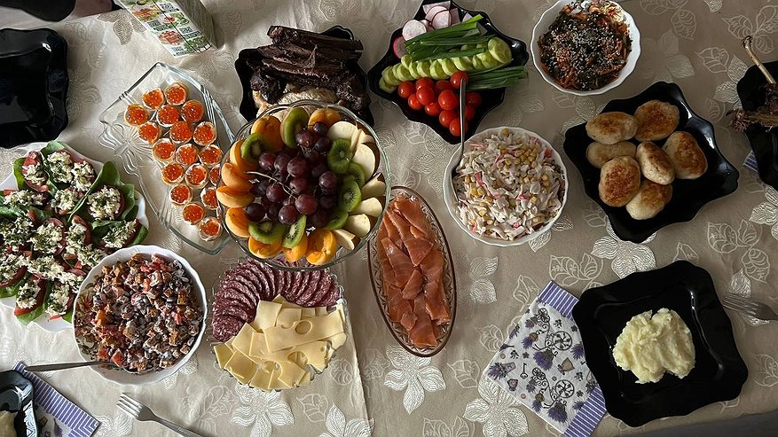 Главная картинка новости: Пять быстрых салатов из простых продуктов для Нового года: 31 декабря у плиты стоять не буду