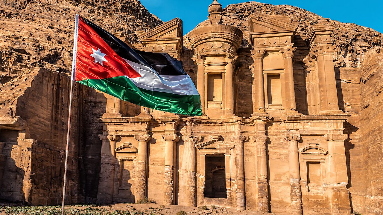 Главная картинка новости: Виза отменяется: с 13 декабря Россия и Иордания переходят на безвизовый режим