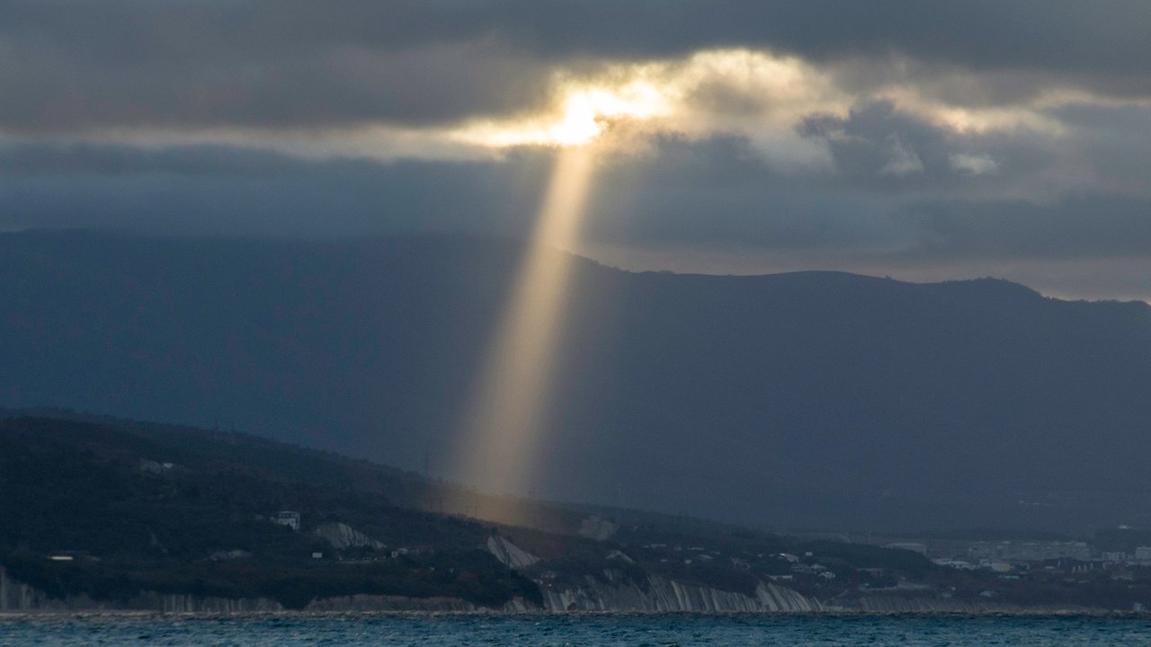 Главная картинка новости: Ноябрьский сюрприз: почему сейчас лучшее время для отдыха на Черном море? Объясняет Гидрометцентр