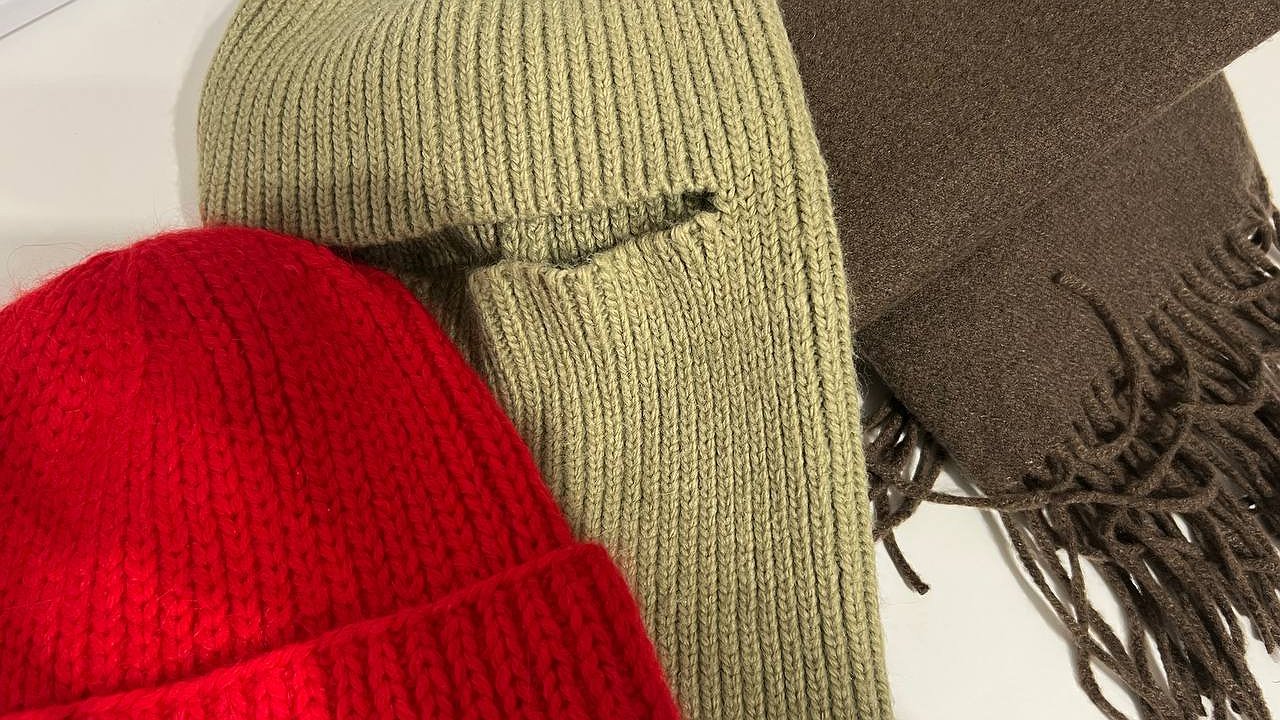 Главная картинка новости: Какую шапку купить на зиму: 12 трендовых, но тёплых вариантов — сразу скрасите себе несколько десятков лет