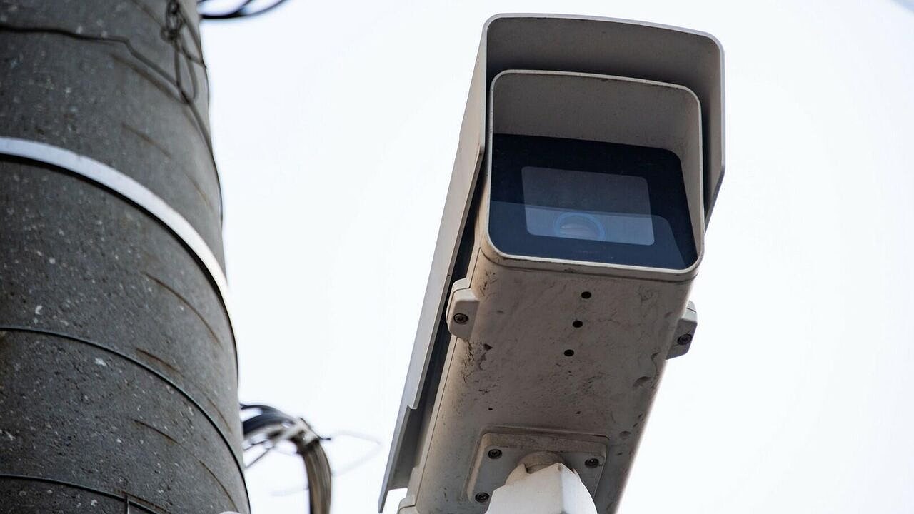 Главная картинка новости: Цифровой надзор на дорогах Новороссийска: умные камеры выявили тысячи нарушений за первую неделю