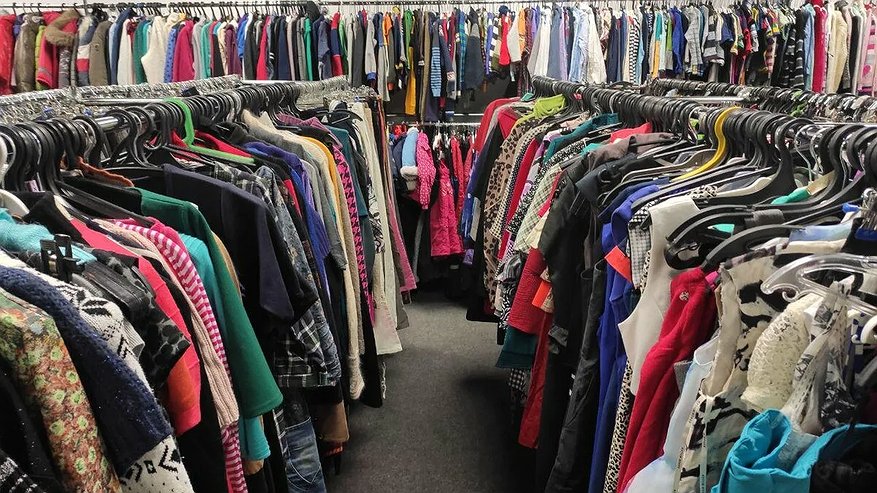 Главная картинка новости: 7 лет я работала в секонд-хенде и готова рассказать, какие вещи из тюков не стоит брать даже даром. Список вас шокирует