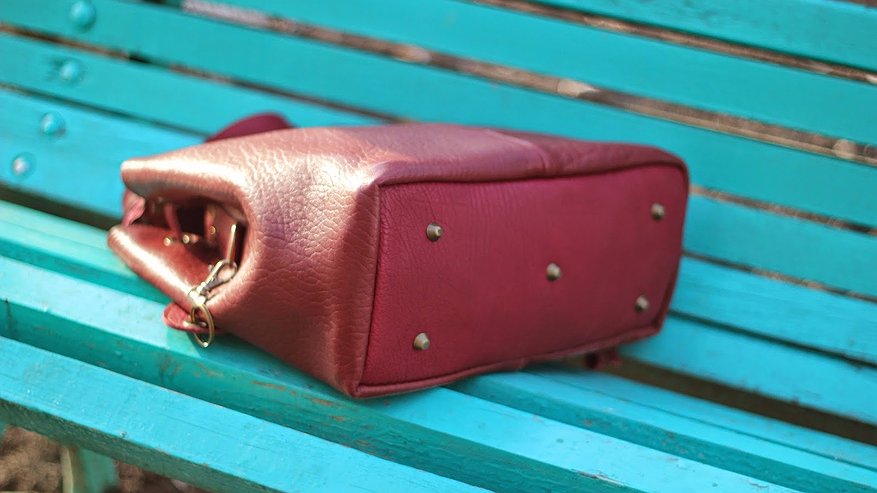 Главная картинка новости: В Новороссийске мужчина похитил сумку у прихожанки храма под предлогом помощи