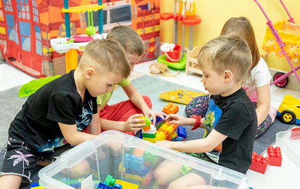 В Новороссийске — детсадовский кризис: 4600 детей в очереди, а для малышей ясельного возраста мест катастрофически не хватает