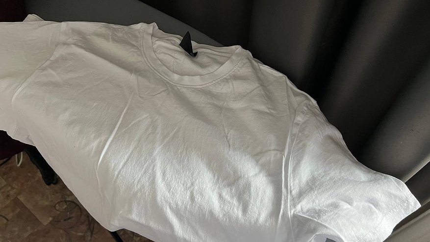 Главная картинка новости: Свежесть без стирки: как убрать запах с одежды за пару минут