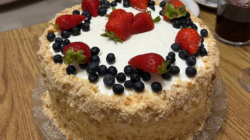 Главная картинка новости: Готовим «Ленивый Наполеон» за 15 минут: 3 ингредиента и никакой духовки