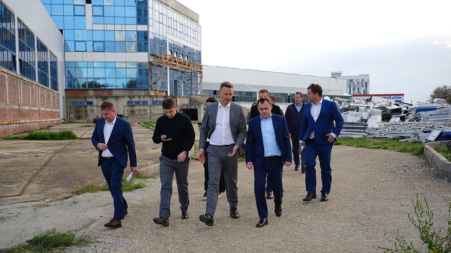 Главная картинка новости: Замгубернатора приехал в Новороссийск разбираться со стройками: что будет с долгостроями