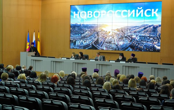 Священники придут в школы Новороссийска: Мэр Кравченко подписал соглашение