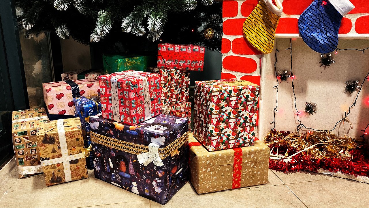 Главная картинка новости: Потратила 5000 рублей на подарок, который родители тут же убрали в шкаф. Теперь я дарю только это