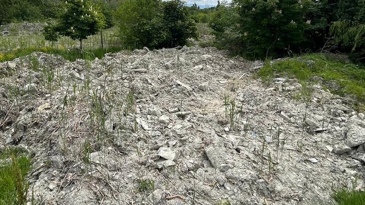 Главная картинка новости: 8 миллионов за грязь: подрядчик в Новороссийске уничтожил плодородную землю при очистке прудов