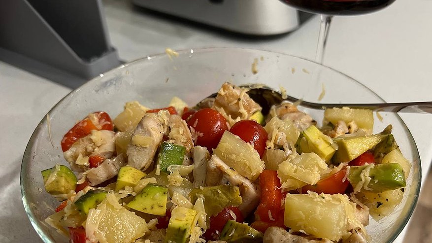 Главная картинка новости: Легко, быстро, полезно: салат, который не навредит фигуре