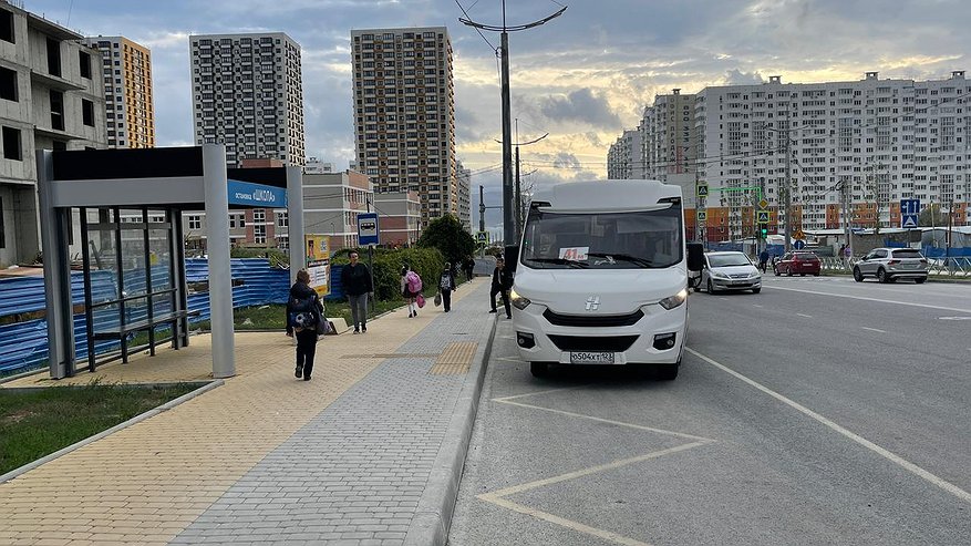 Главная картинка новости: Новороссийск начал менять остановки: новые появятся на главных улицах, старые перевезут на окраины