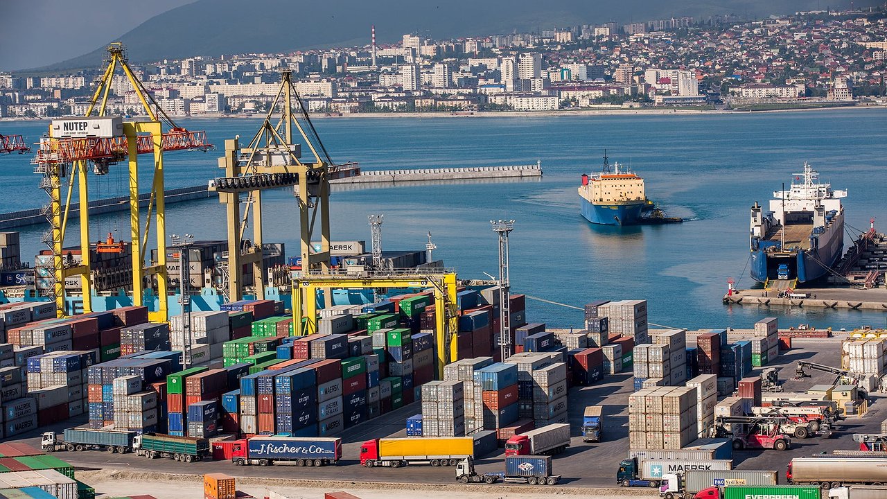 Главная картинка новости: Кремль заявил о возможности быстро возобновить экспорт нефти из порта Новороссийска