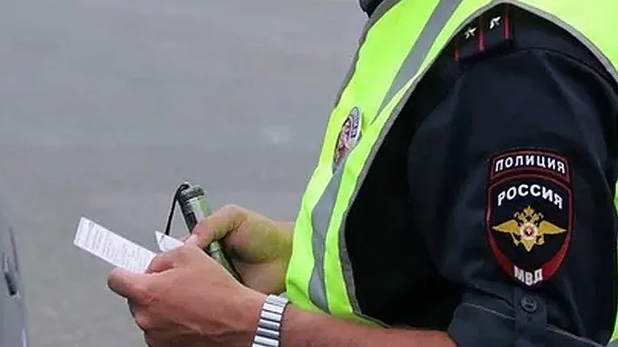 Главная картинка новости: Три документа, которые не стоит показывать инспектору ГИБДД, даже если он настаивает