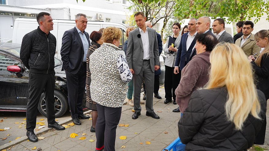 Главная картинка новости: «Мы создаем комфортную среду для каждого»: мэр Новороссийска рассказал о масштабном преображении Приморского района