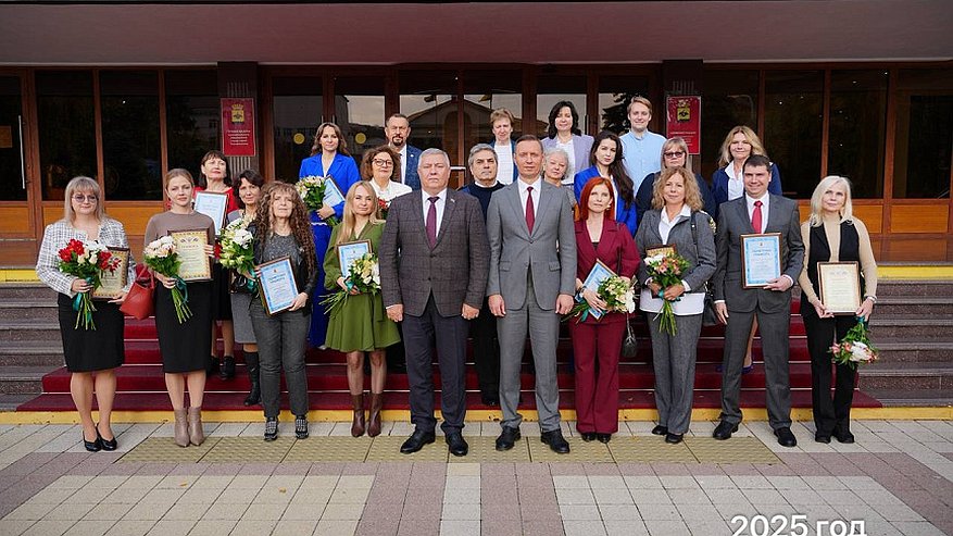 Главная картинка новости: В Новороссийске наградили лучших преподавателей вузов